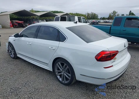 2017 Volkswagen Passat 1.8T R-Line z USA, uszkodzony, nr VIN 1VWDT7A35HC045839